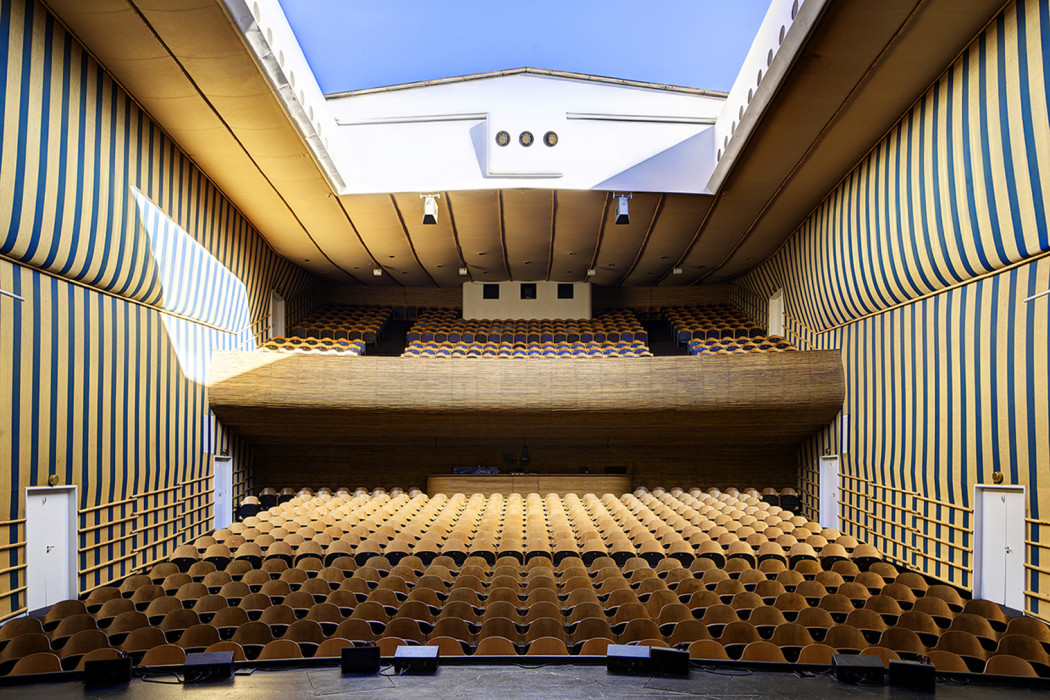 arne-jacobsen-theatre-1050x700